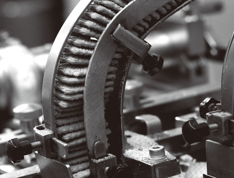 Vibration absorbing rates can achieve 97%, and it is capable of conducting absorbing and driving mechanism.(image 1)